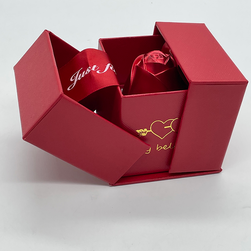 unique shaped gift boxes